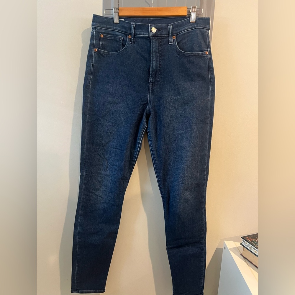 GAP True Skinny Sky High Dark Wash jeans - size 31 LONG